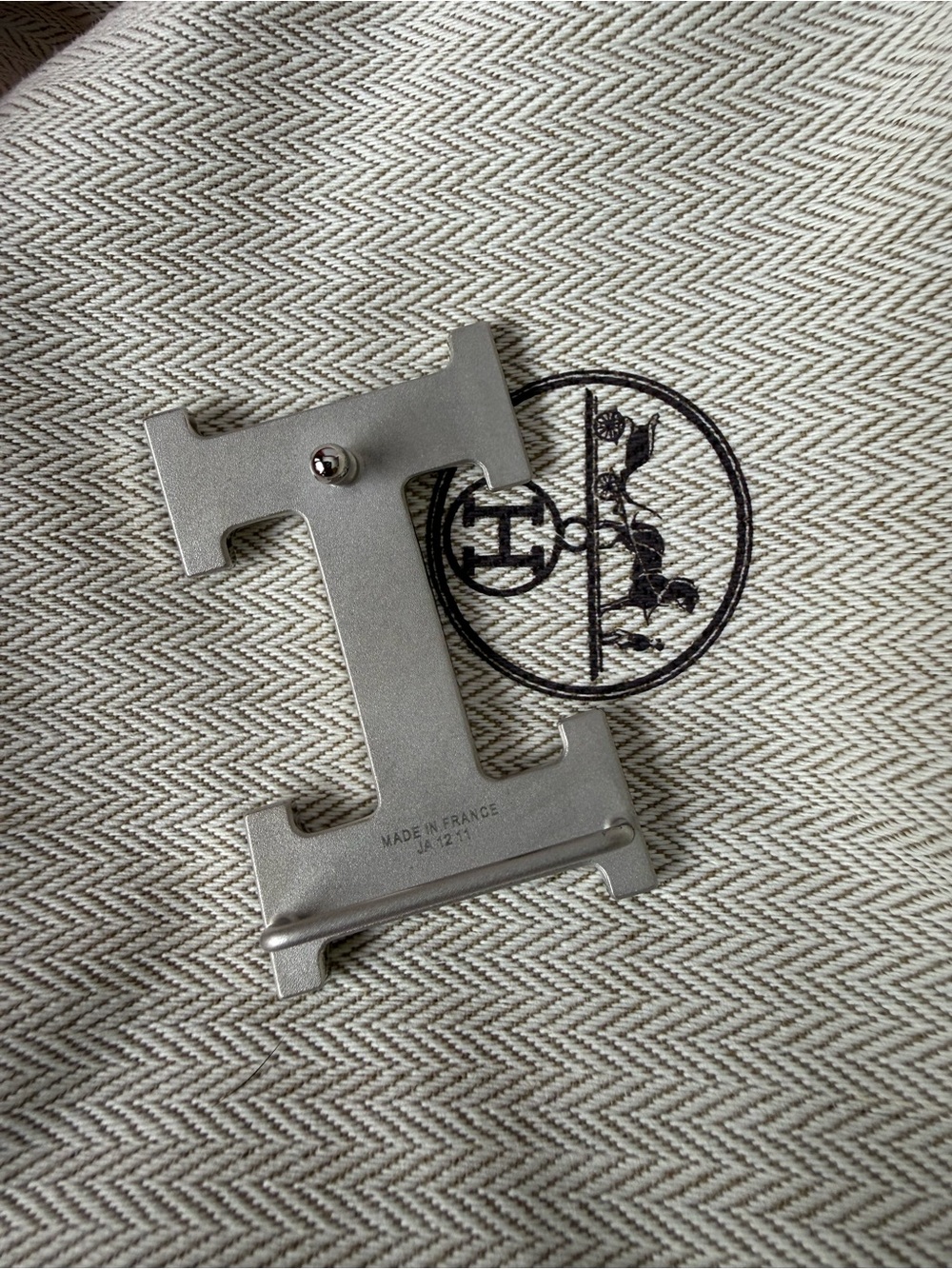 Hermes Reversible Calfskin Belt with H Buckle in Brushed Silver - Picture 11 of 11